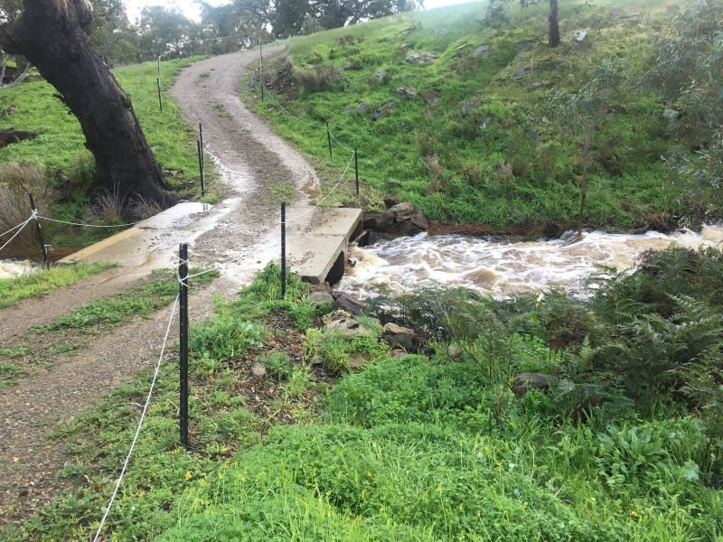Bridge with heavy flows